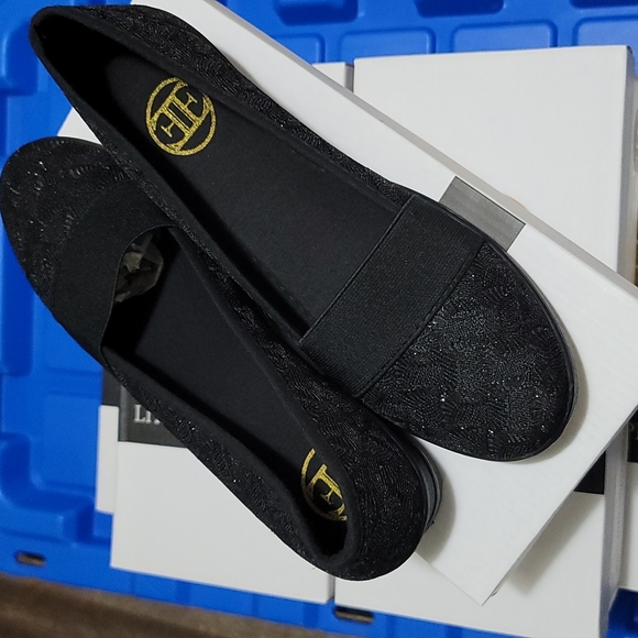 Little Empress Shoes black and sparkly with beautiful designs non slip soul NWT - Picture 4 of 5